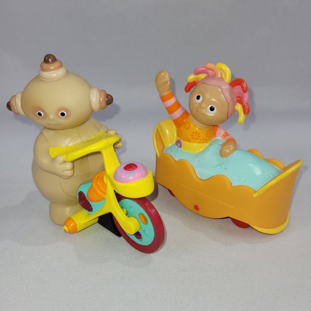 In The Night Garden 5" Figures 2007 Makka Pakka Og-Pog & Upsy Daisy Bed Hasbro
